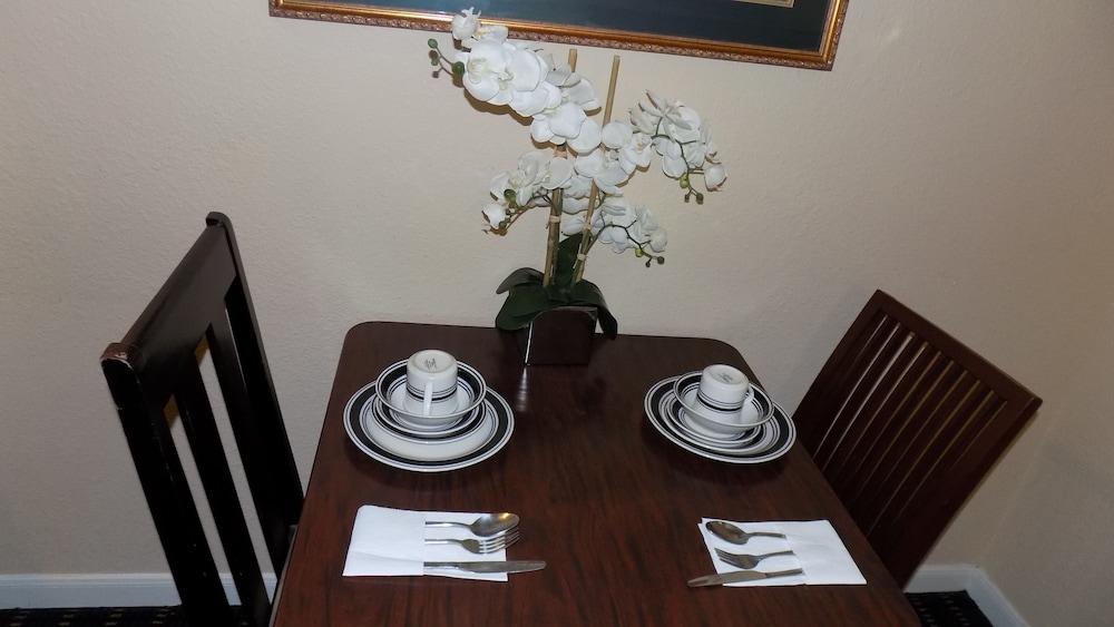 Athens Hotel & Suites Houston Buitenkant foto