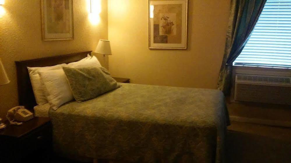 Athens Hotel & Suites Houston Buitenkant foto