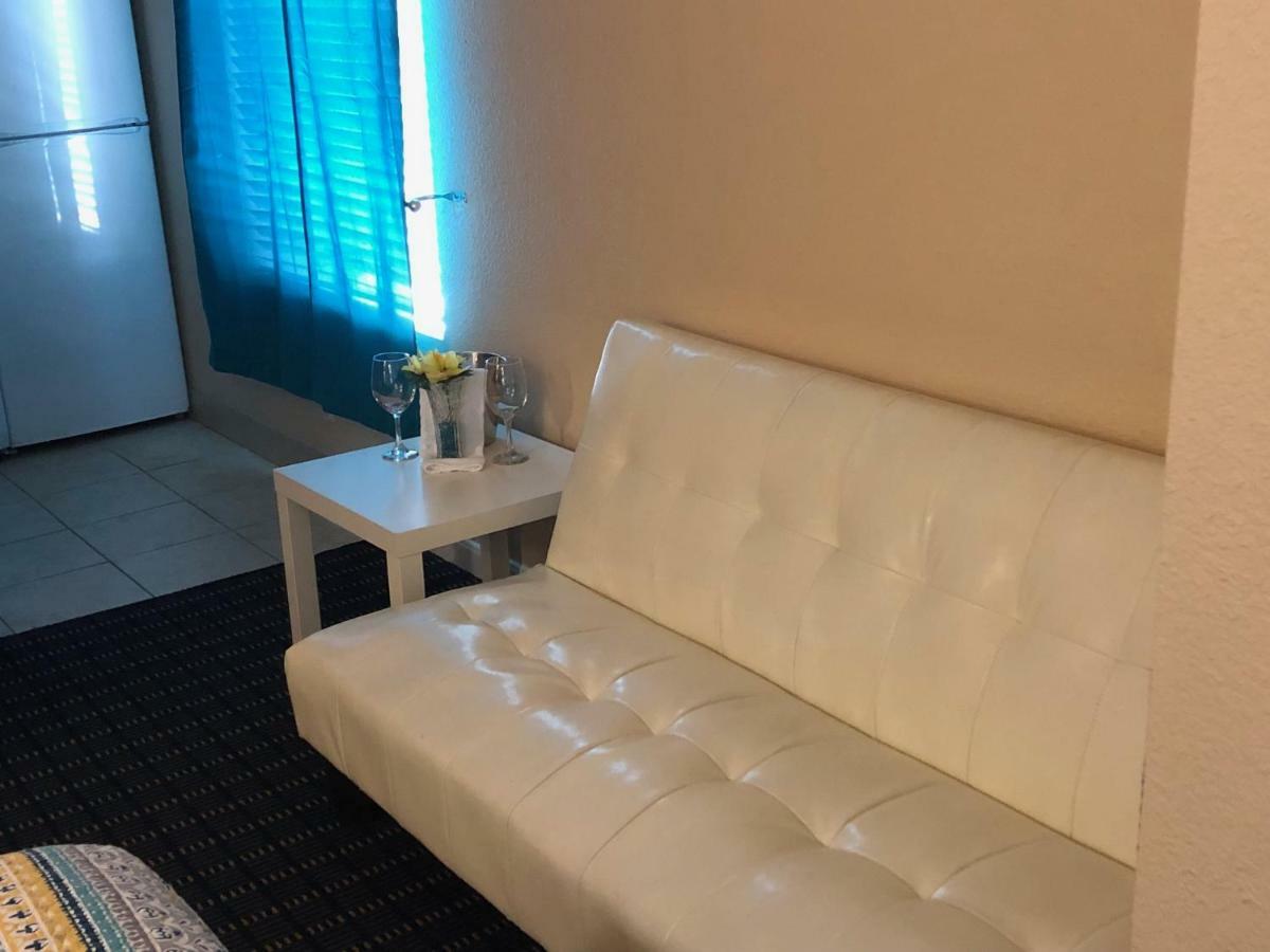 Athens Hotel & Suites Houston Buitenkant foto